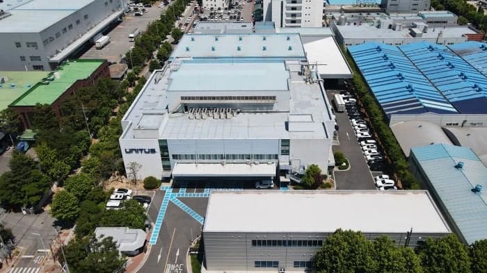 Business site photograph from the Hyundai AutoEver deployment materials