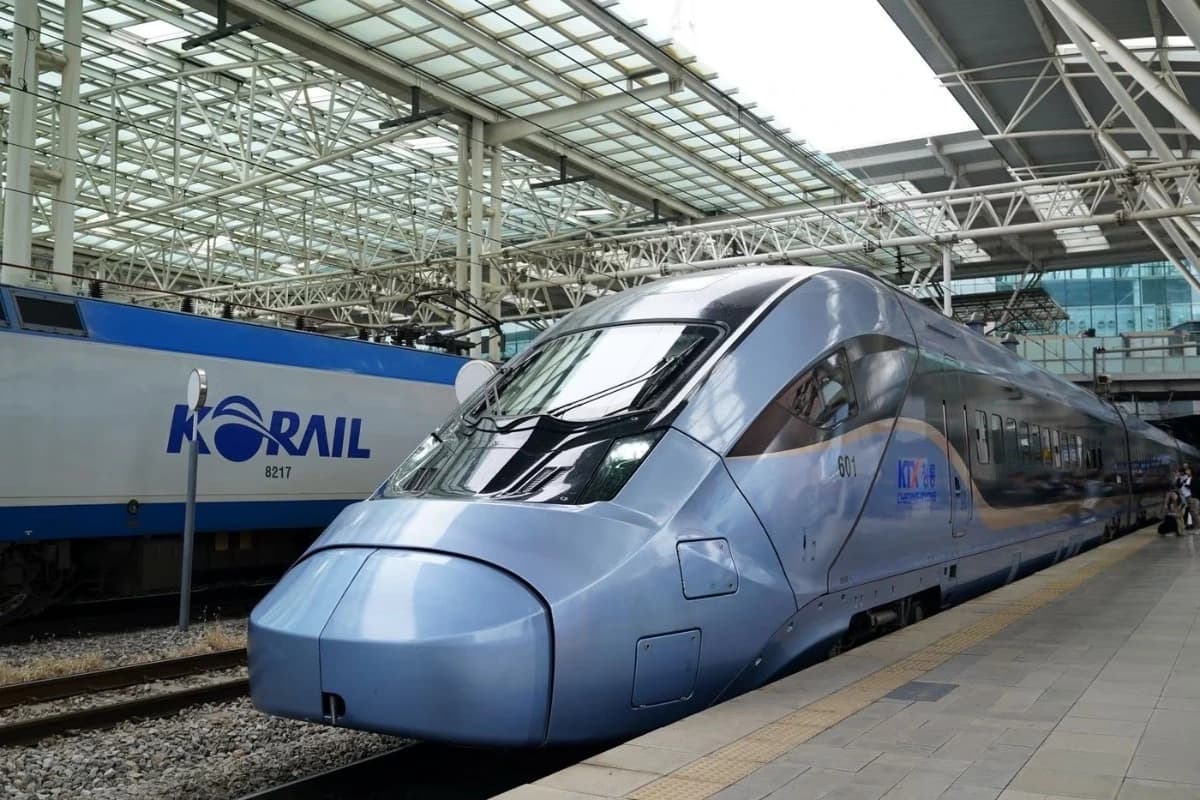 KORAIL train and station photograph published in the BlurMe company overview
