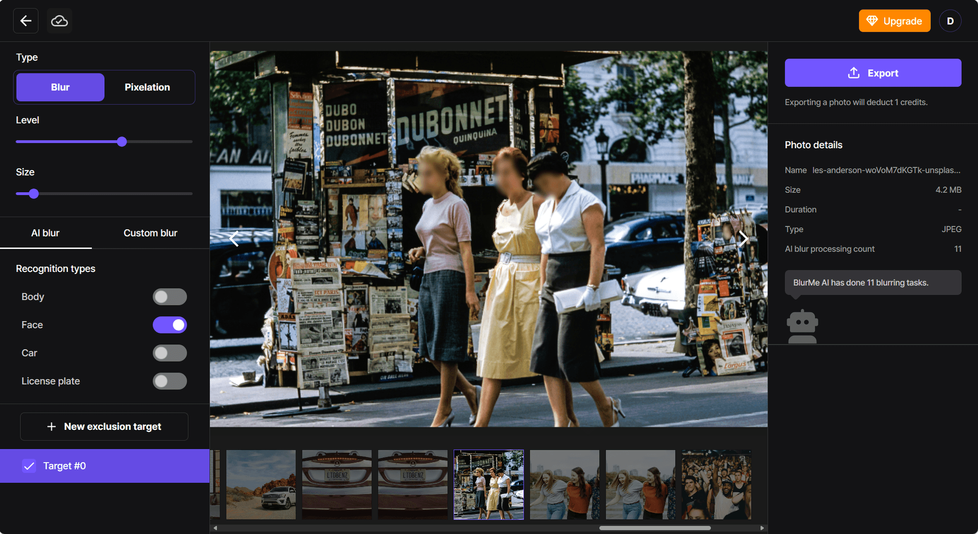 Image montrant l'outil de floutage de visages dans l'interface de BlurMe avec des visages floutés